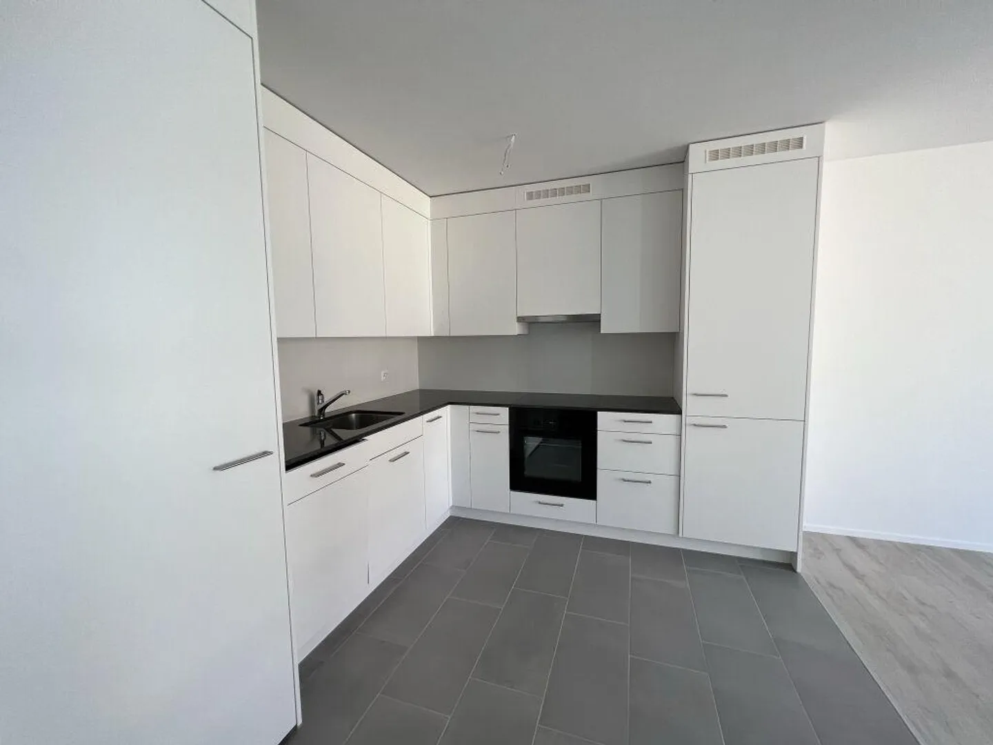 Renovated 2-room apartments in the St. Johann district - Photo 5 of 7