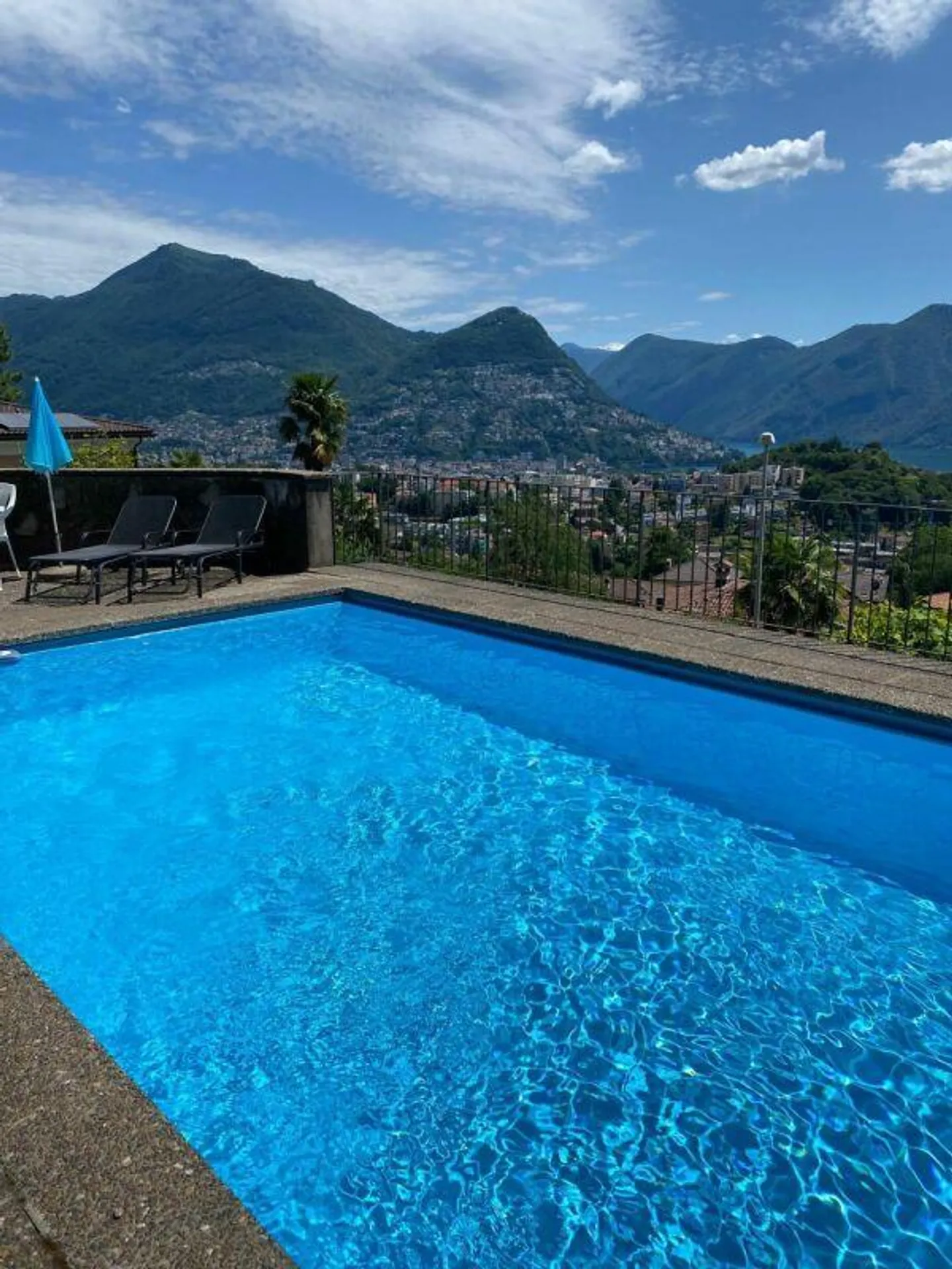 Villa mit Pool in panoramischer Lage - Foto 4 von 12