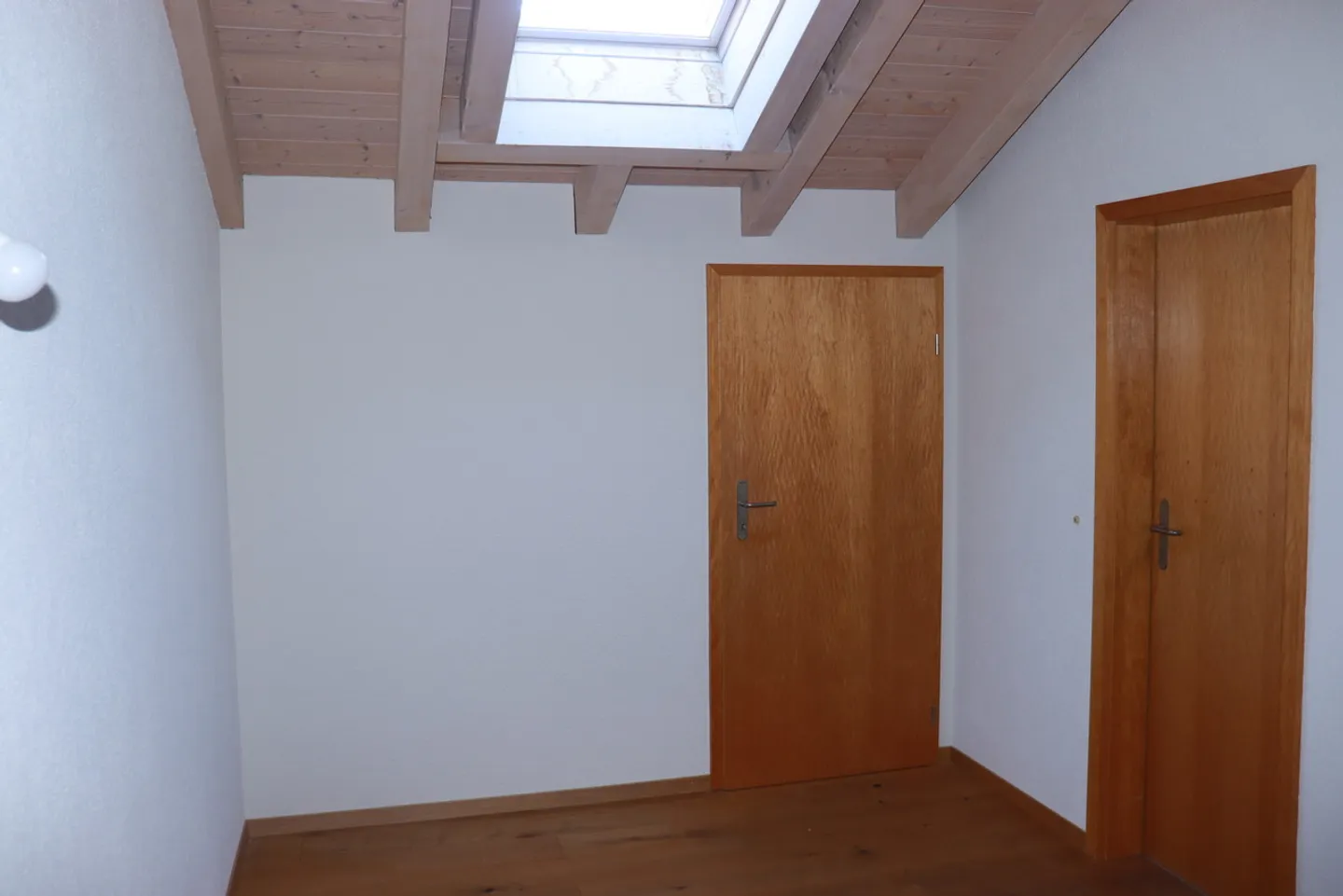 Charming 3.5-room apartment with gallery and balcony in Wilderswil! - Photo 11 of 16