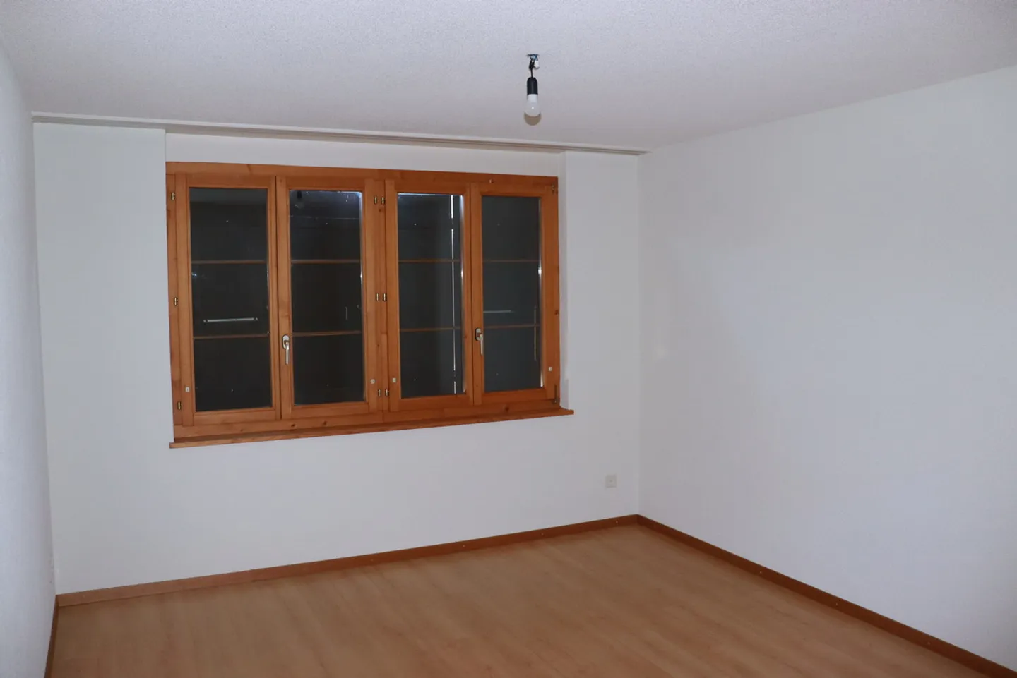 Charming 3.5-room apartment with gallery and balcony in Wilderswil! - Photo 3 of 16