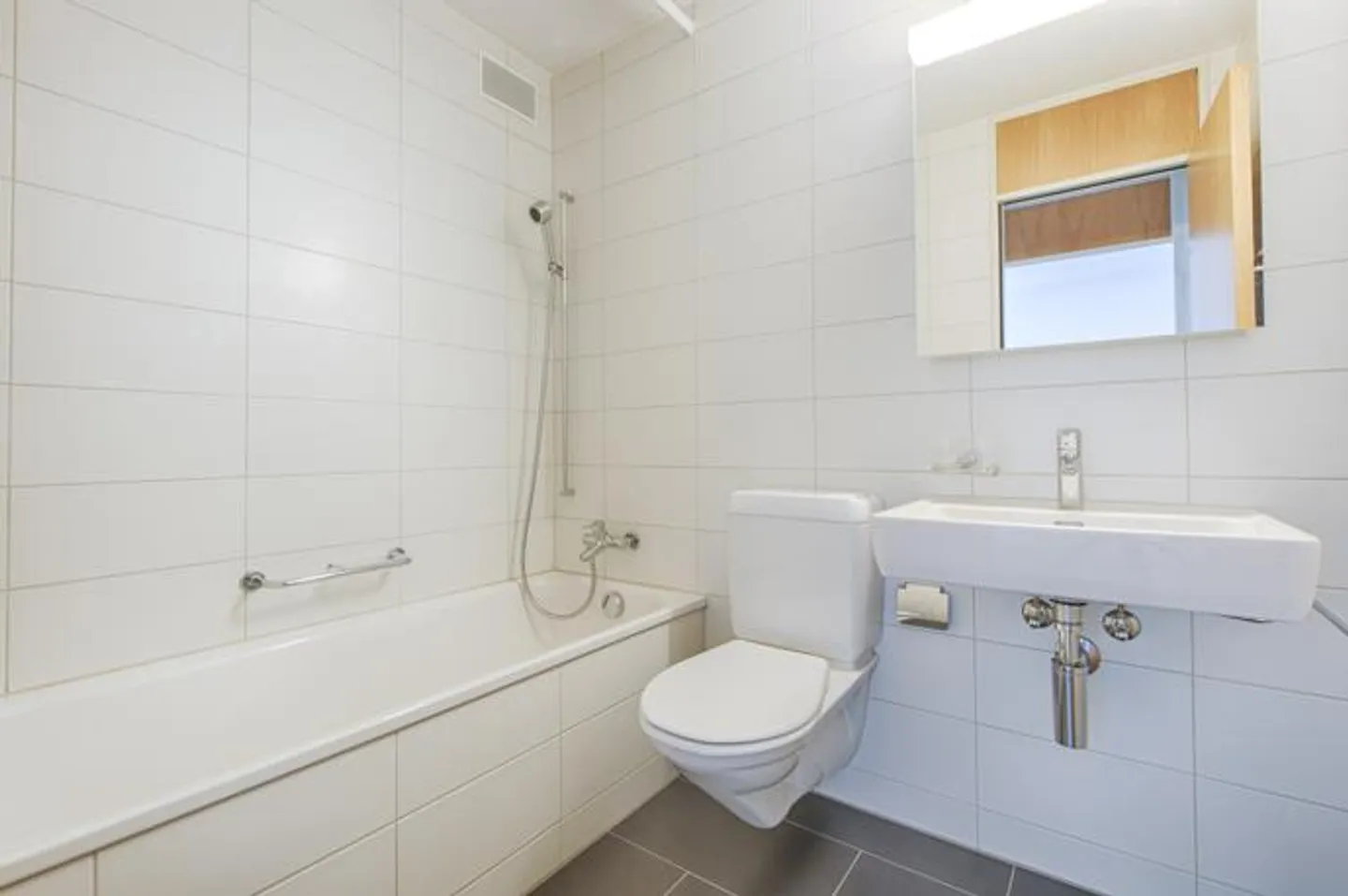 Helle Wohnung mit Bergblick - Foto 3 von 7