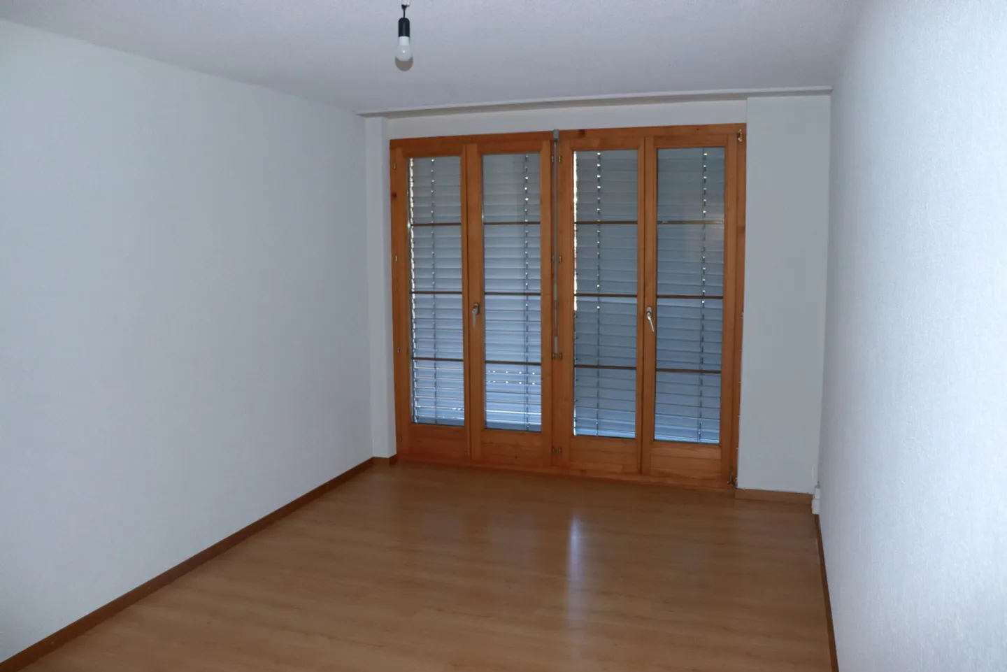 Charming 3.5-room apartment with gallery and balcony in Wilderswil! - Photo 4 of 16