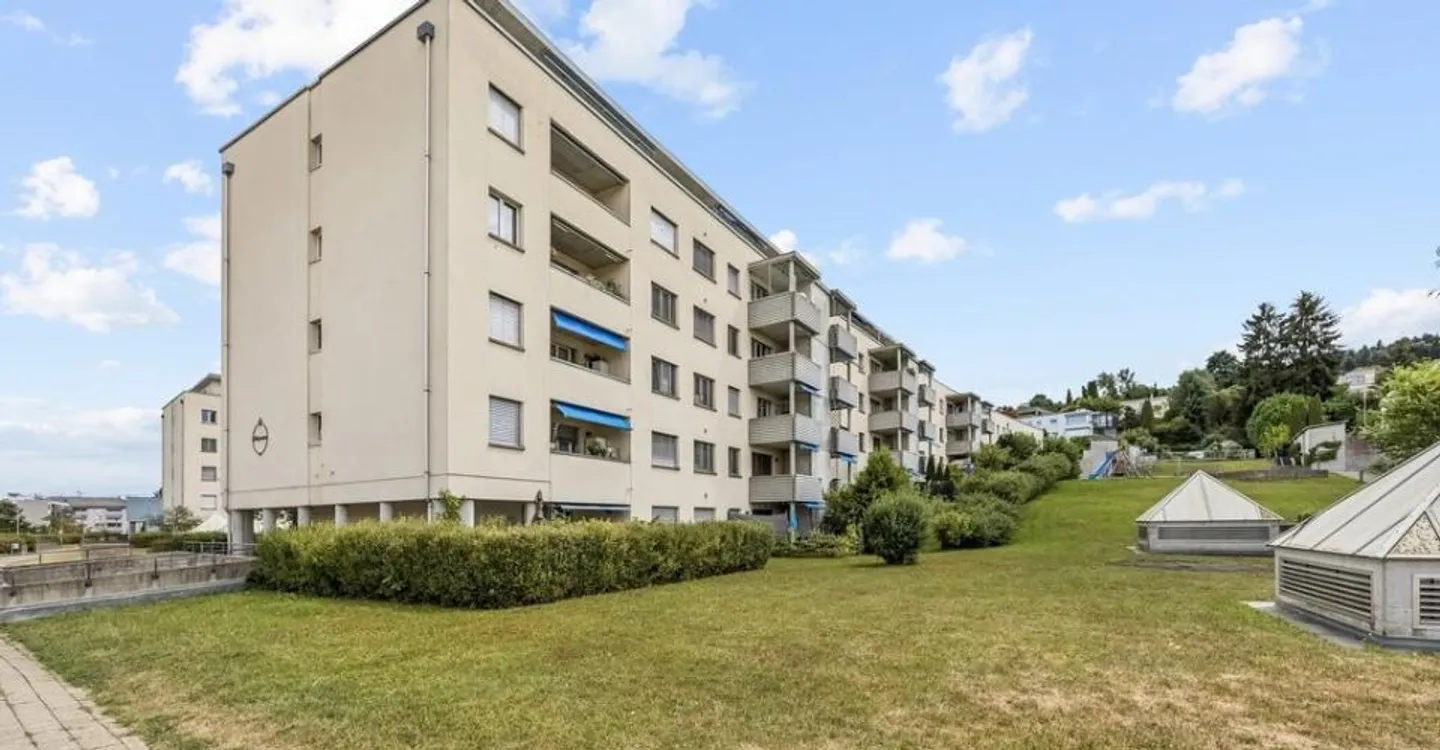 Attractive 3.5 room apartment with spacious balcony in Wittenbach - Photo 1 of 11
