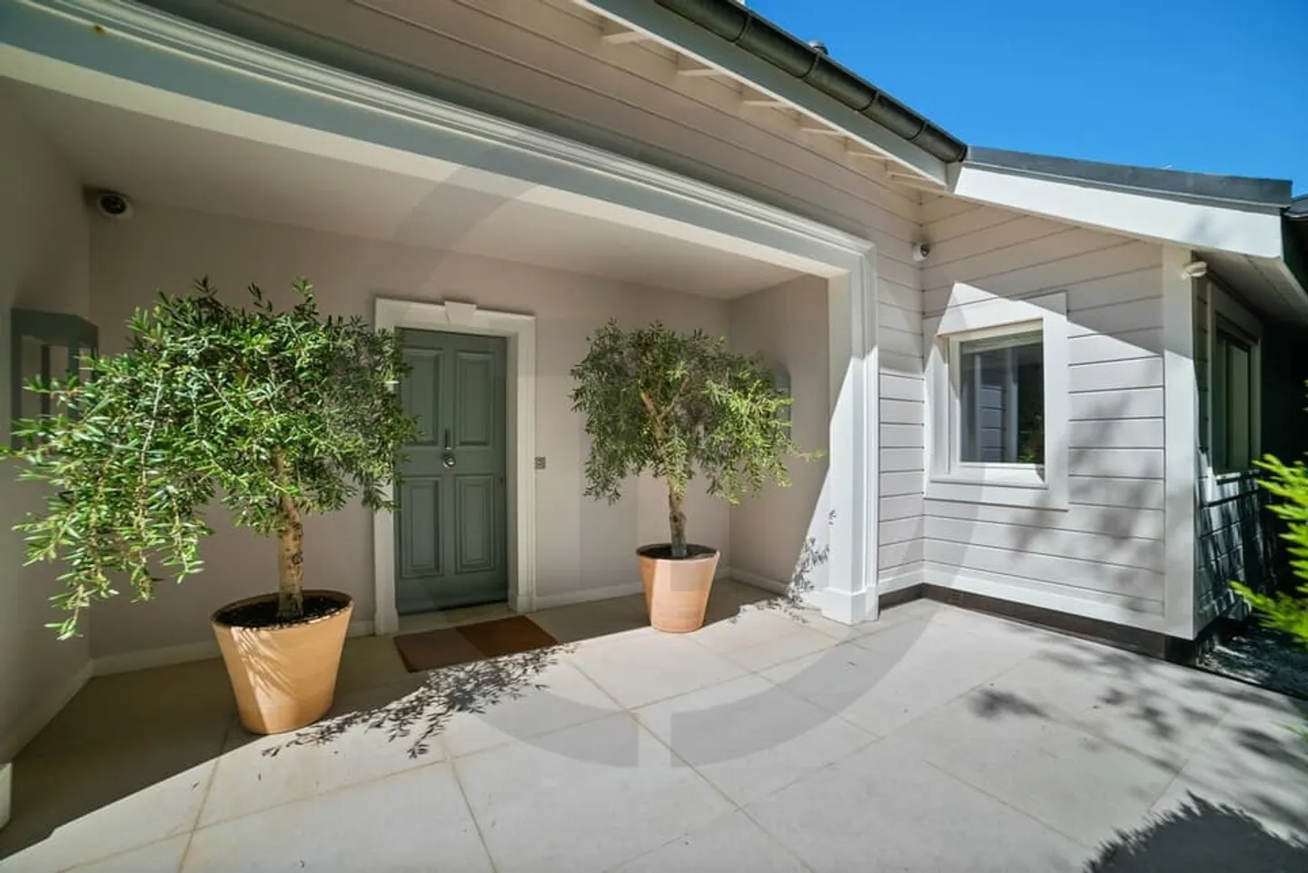 Exclusivity: Exceptional family home in Anières - Photo 2 of 13