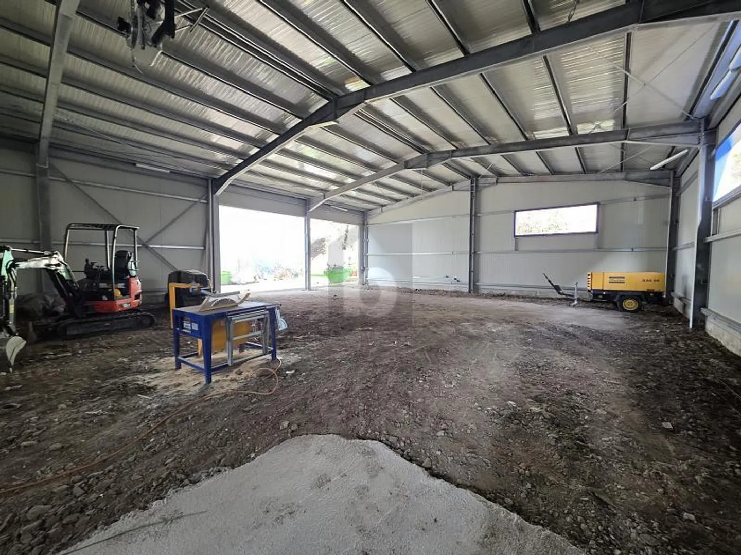 Officina Spaziosa in Posizione Soleggiata - Foto 3 di 4