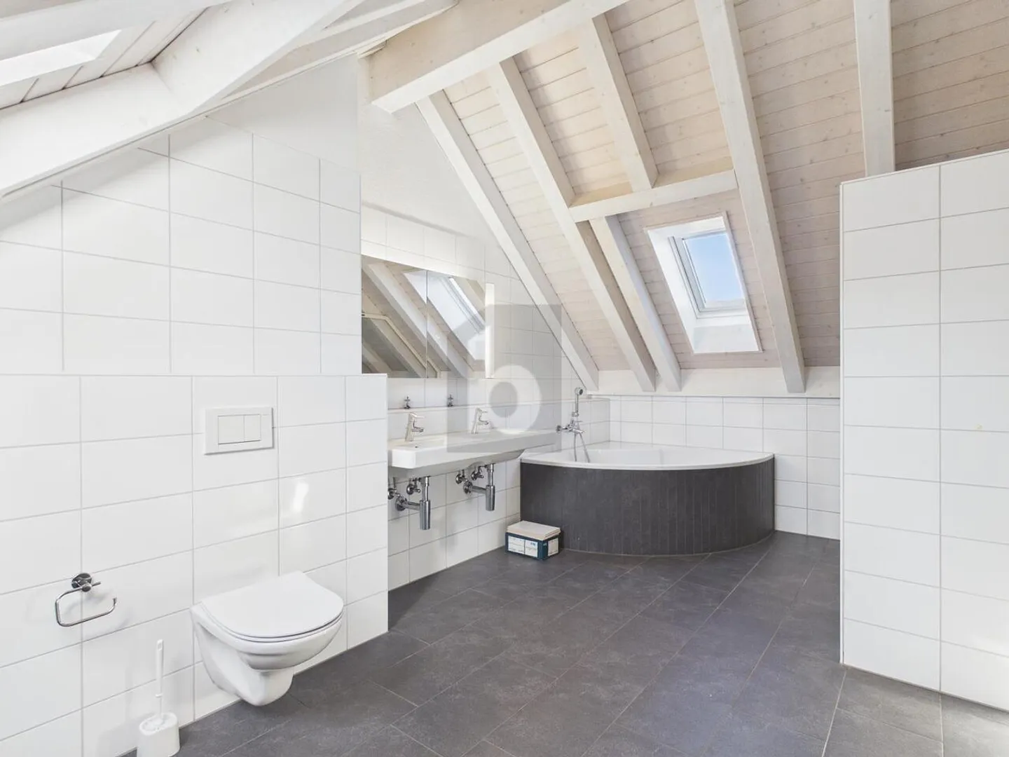 HAUTE QUALITÉ, AVEC DEUX BALCONS & CHEMINÉE - Photo 4 sur 6