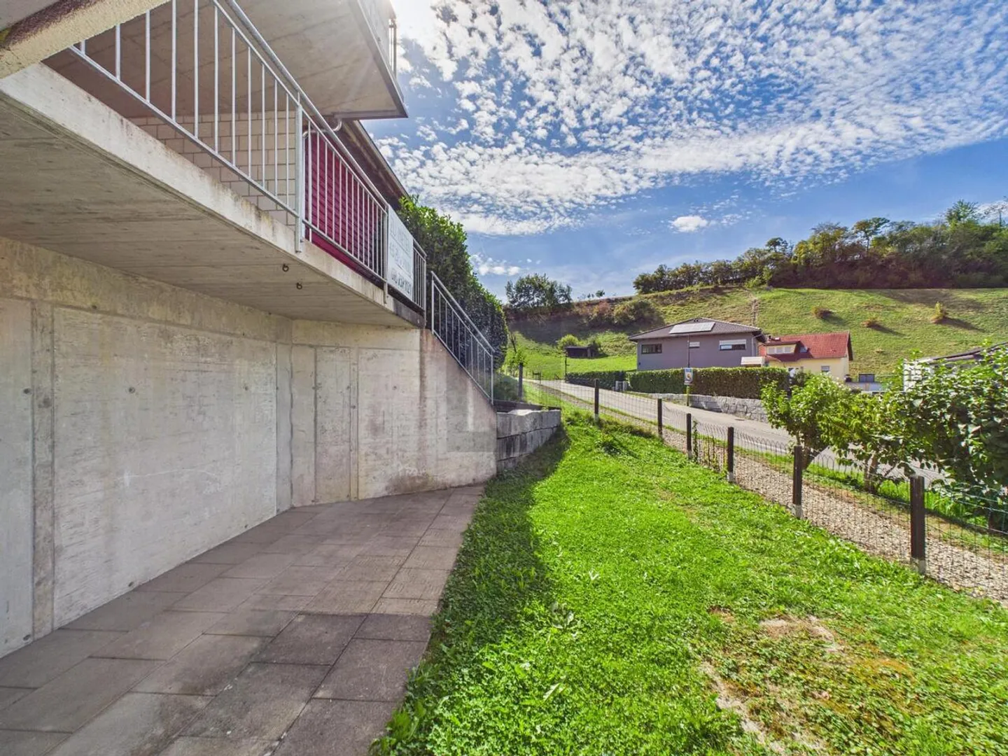 ON TWO FLOORS - WITH PARKING SPACE, BALCONY & GARDEN - Photo 4 of 6