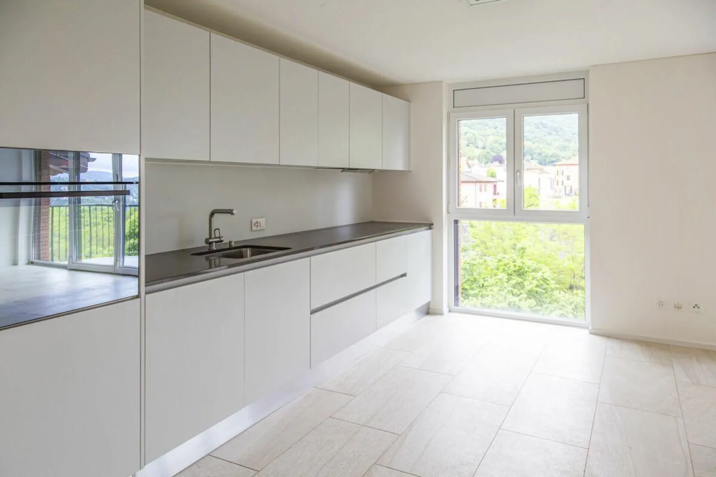Modernes 3,5-Zimmer-Apartment mit einem 40 m² Hobbyraum - Foto 2 von 8
