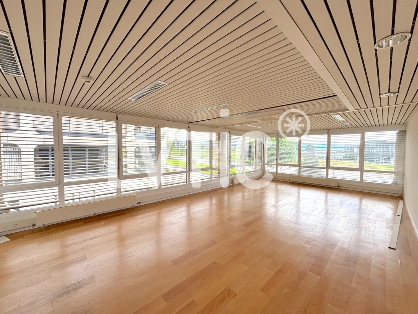 Showroom, commercial spaces, offices of 640 m2 for rent in Crissier - Photo 7 of 9