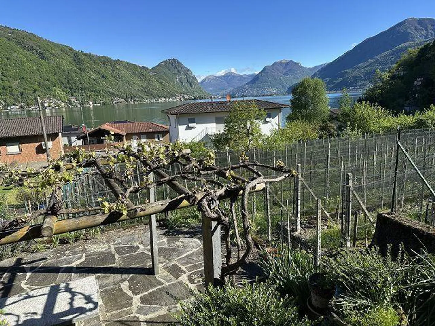 Villetta di 5 1/2 locali molto tranquilla con vista lago - Foto 27 di 30