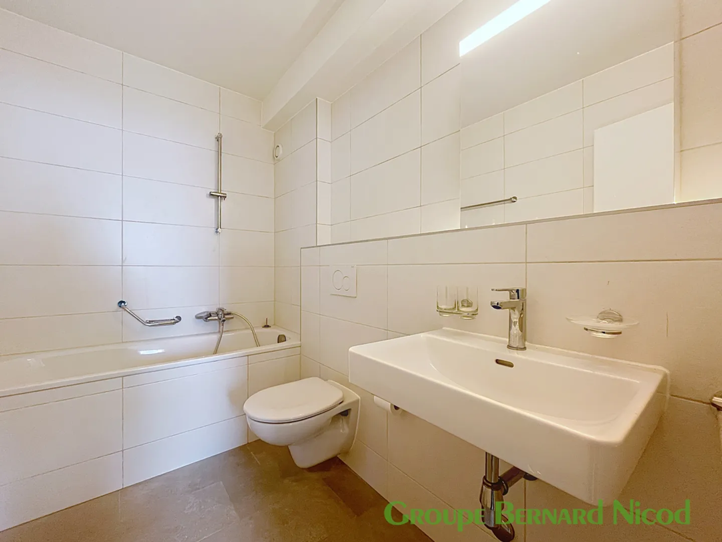 Appartement Charmant avec Vue sur le Lac - Photo 3 sur 7
