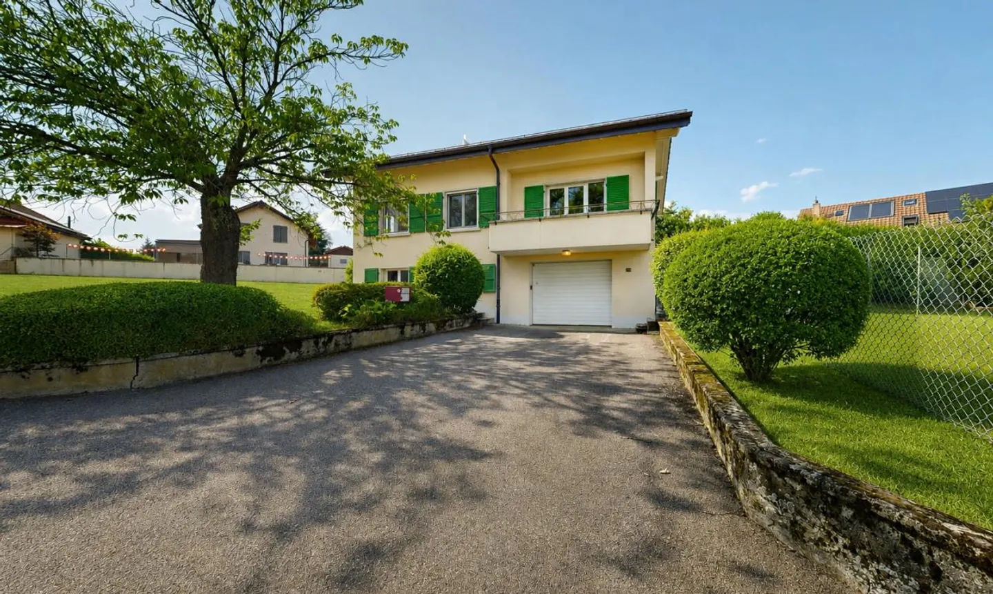 Incantevole villa indipendente su un lotto di 1.297 m2 - Foto 2 di 11