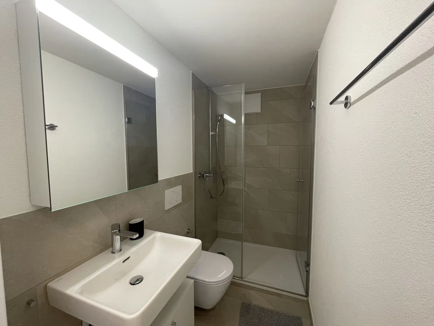CENTRAL-FURNISHED-MODERN - Photo 3 of 8