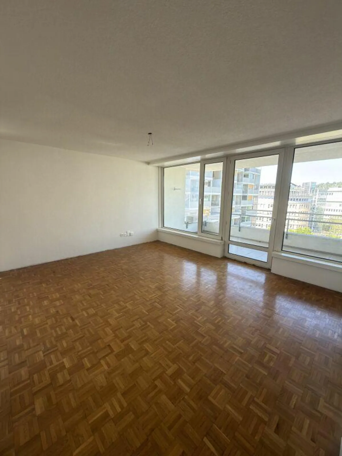 Renovated City Apartment in the Tribschen Quarter - Photo 2 of 12