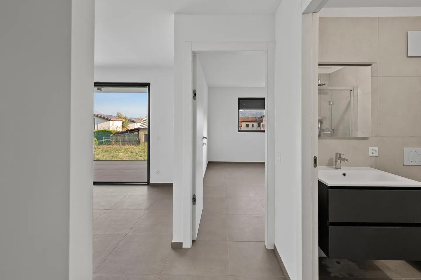 Modern 2.5-Room Apartment in the Residenza Fontis, Stabio, for Sale - Photo 11 of 18