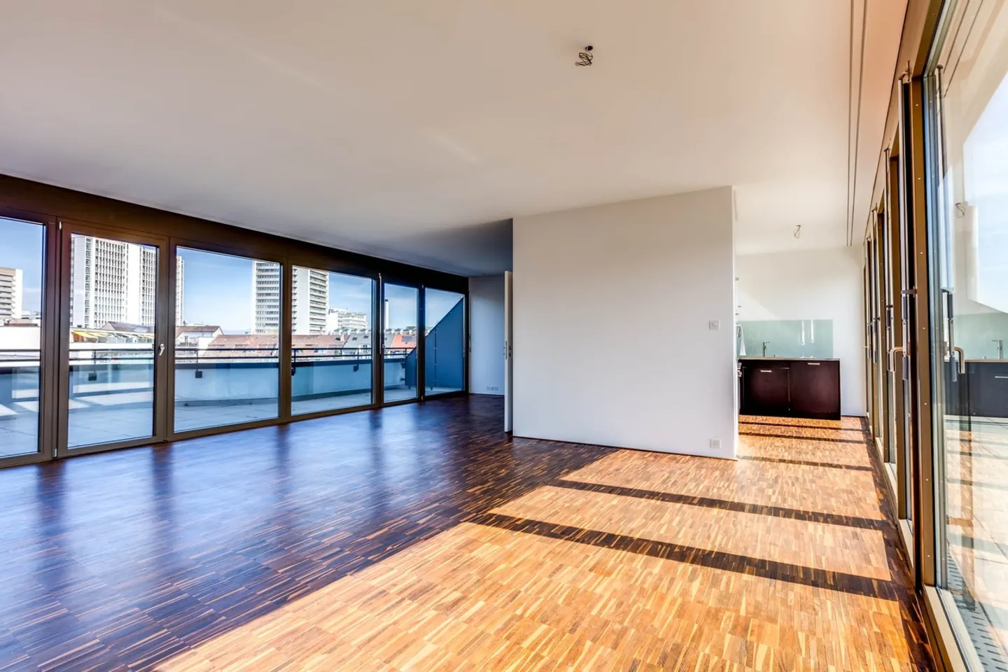 In love? Engaged? Rented! - Photo 3 of 11