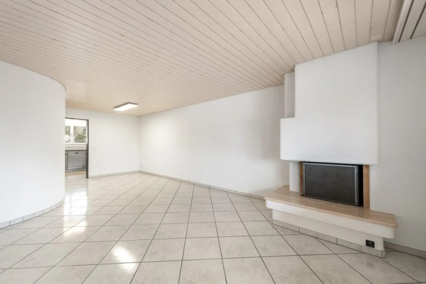 Sentirsi bene su due piani di fronte alla stazione - Foto 2 di 10