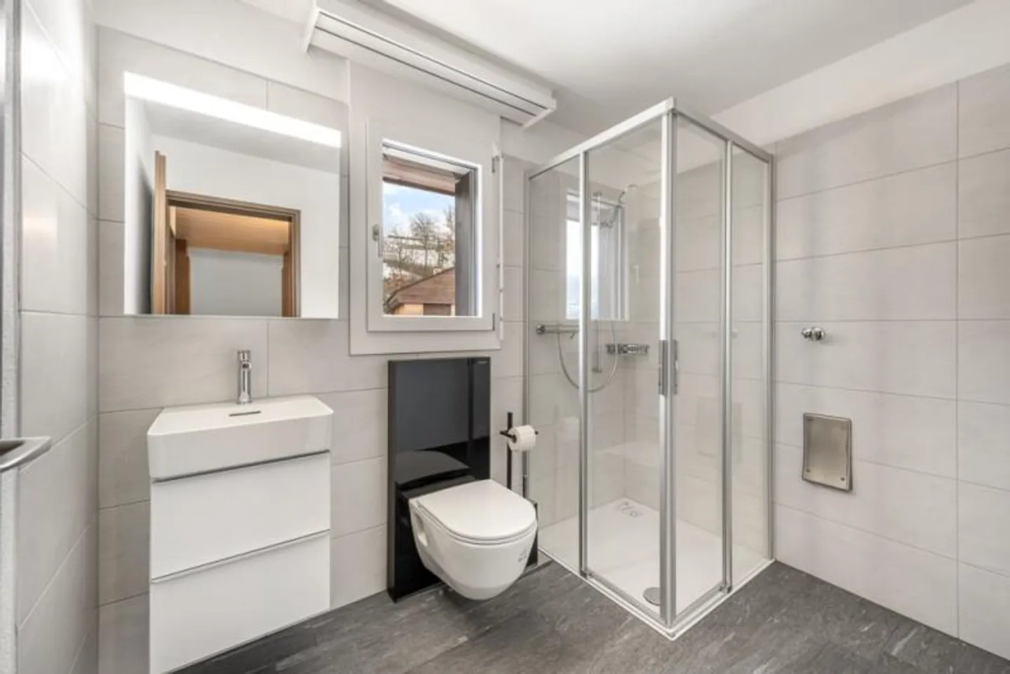 Sentirsi bene su due piani di fronte alla stazione - Foto 3 di 10