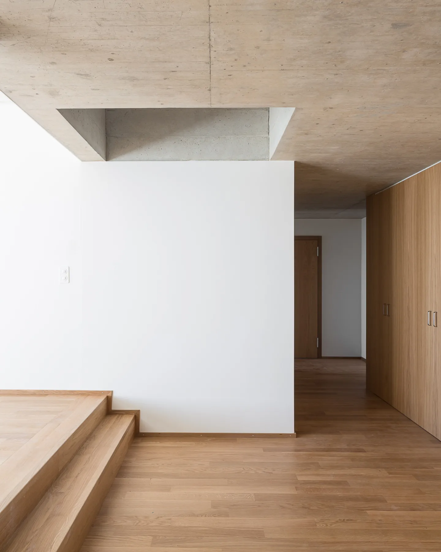 Superb duplex in elevation of 6.5 rooms with terrace and lake view - Photo 8 of 12