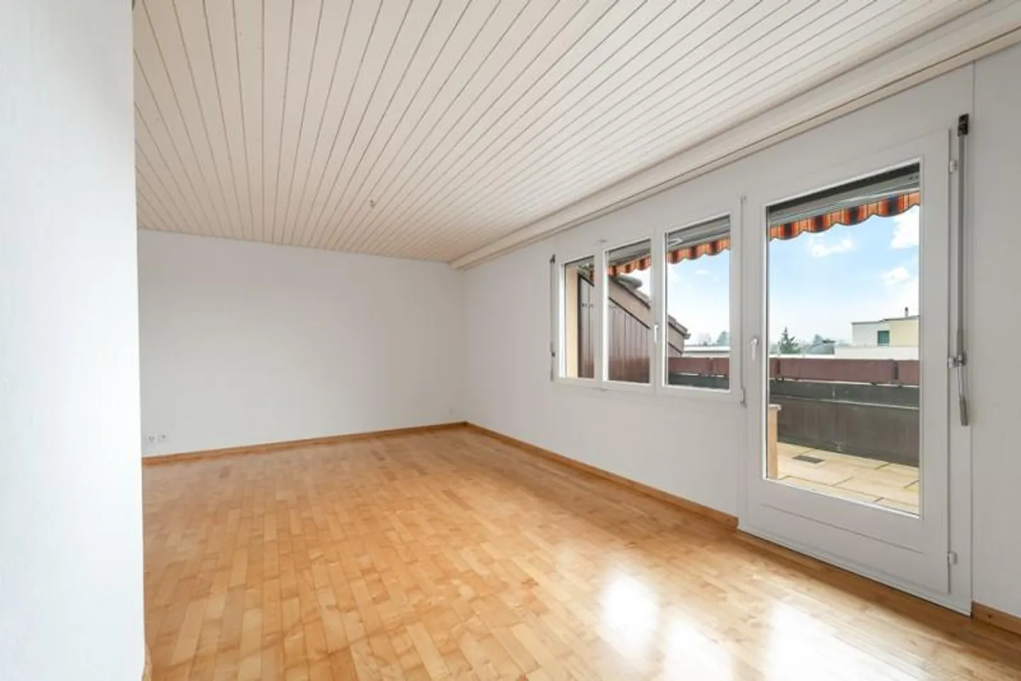 Sentirsi bene su due piani di fronte alla stazione - Foto 9 di 10