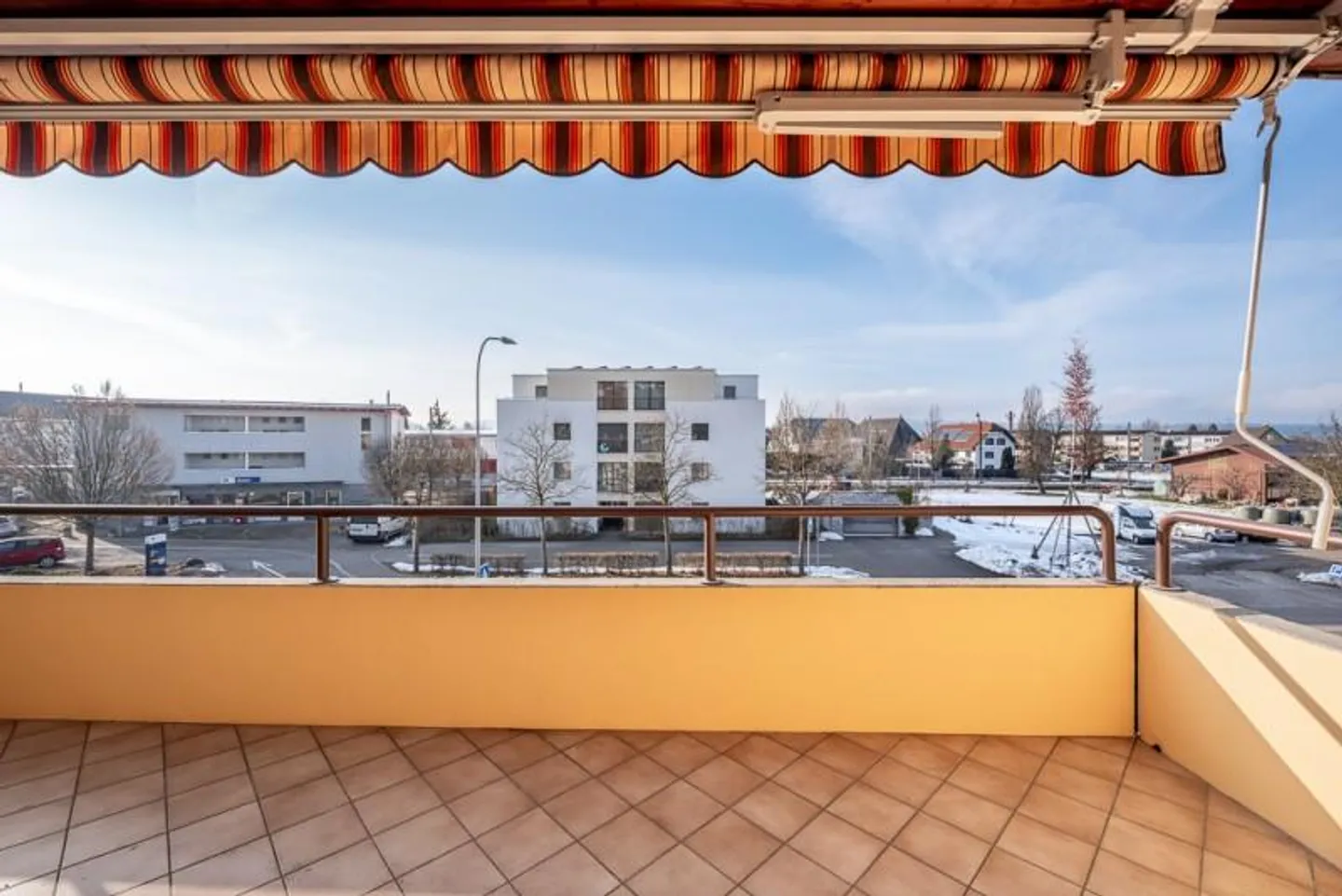 Sentirsi bene su due piani di fronte alla stazione - Foto 10 di 10