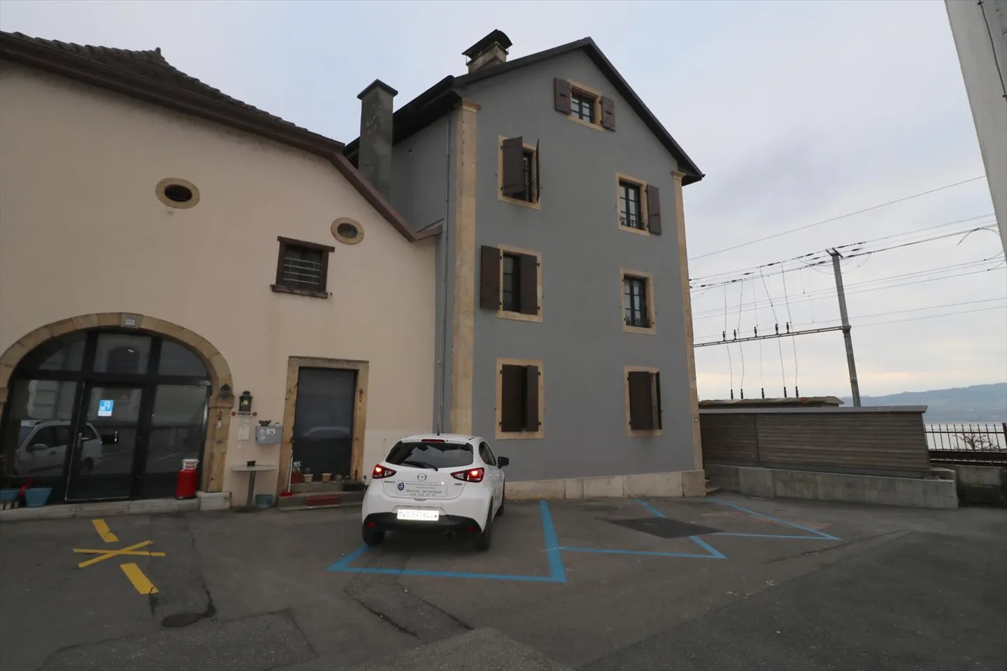 Charming 2-room apartment with lake view in Grandson - Photo 1 of 7