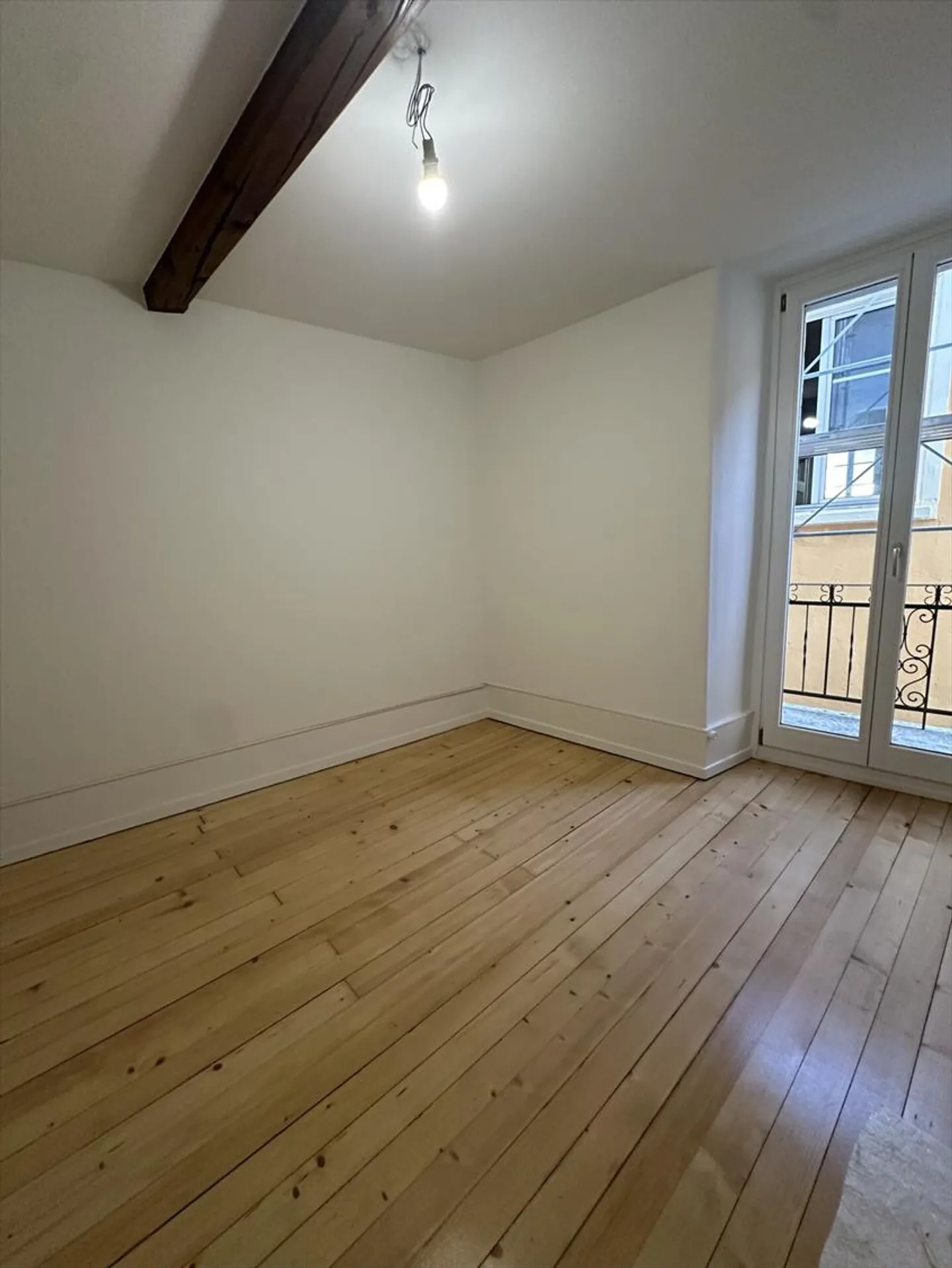 Charmantes und großes 4,5-Zimmer-Wohnung komplett renoviert im Zentrum der Stadt La Neuveville - Foto 6 von 10