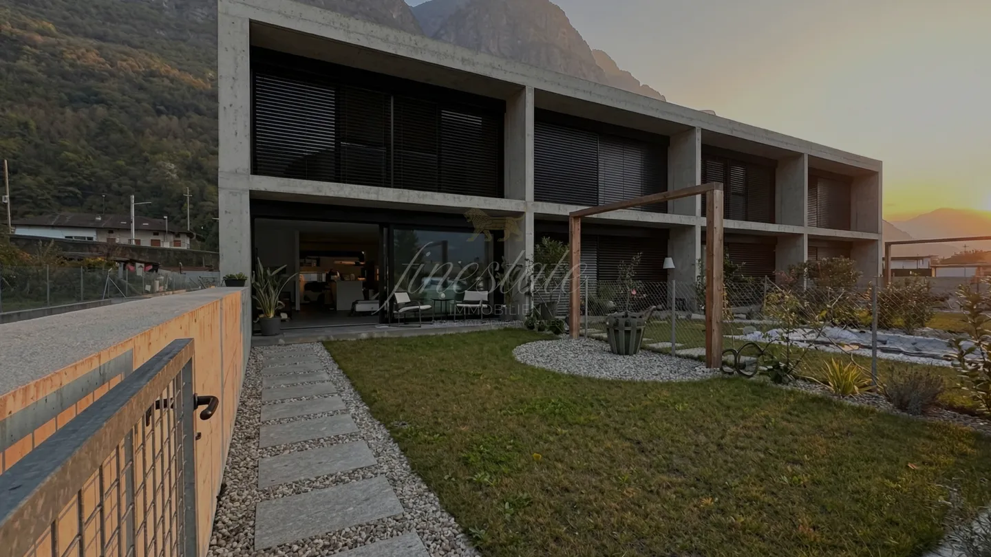 Moderna casa angolare di 4,5 stanze in posizione soleggiata a Biasca - Foto 1 di 13