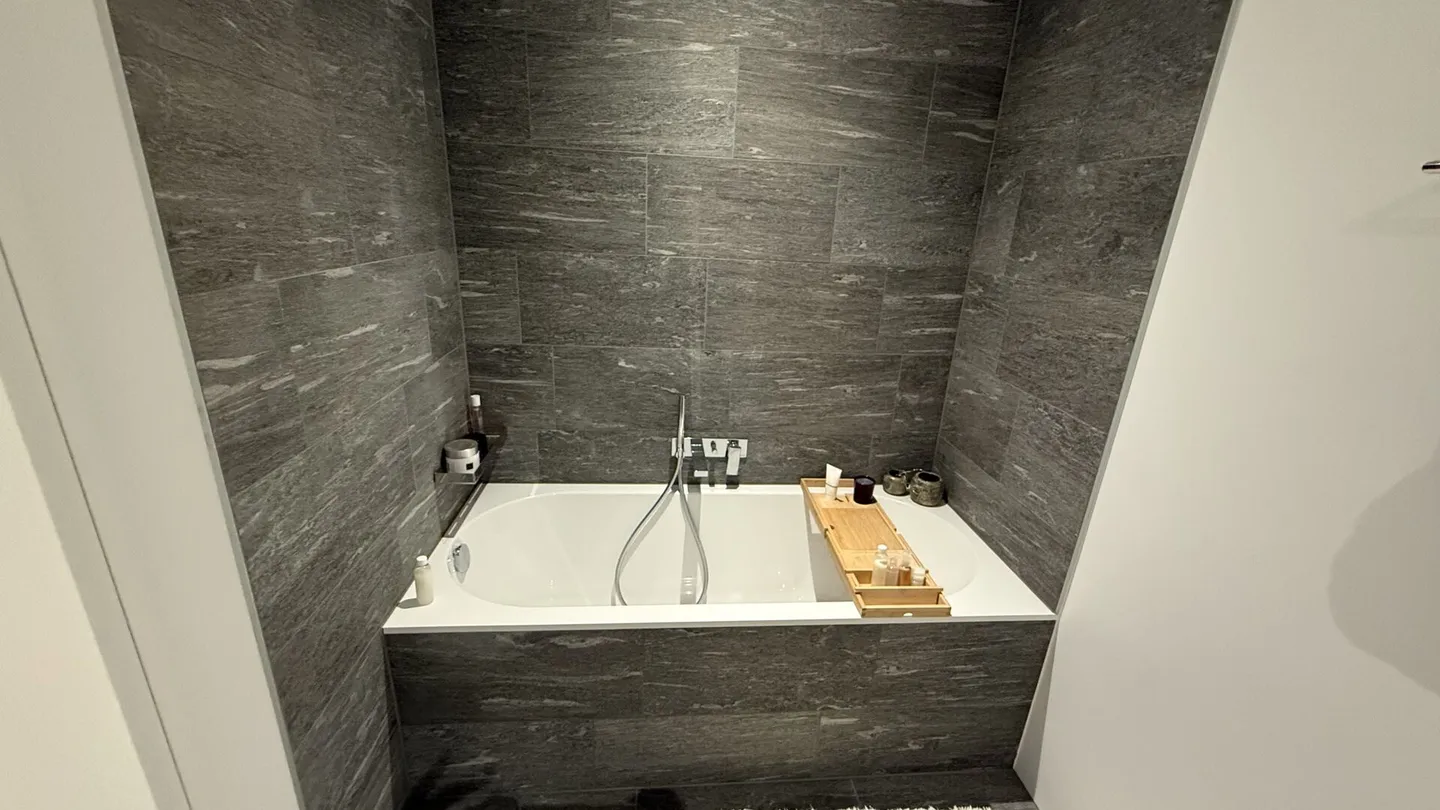 Moderna casa angolare di 4,5 stanze in posizione soleggiata a Biasca - Foto 12 di 13