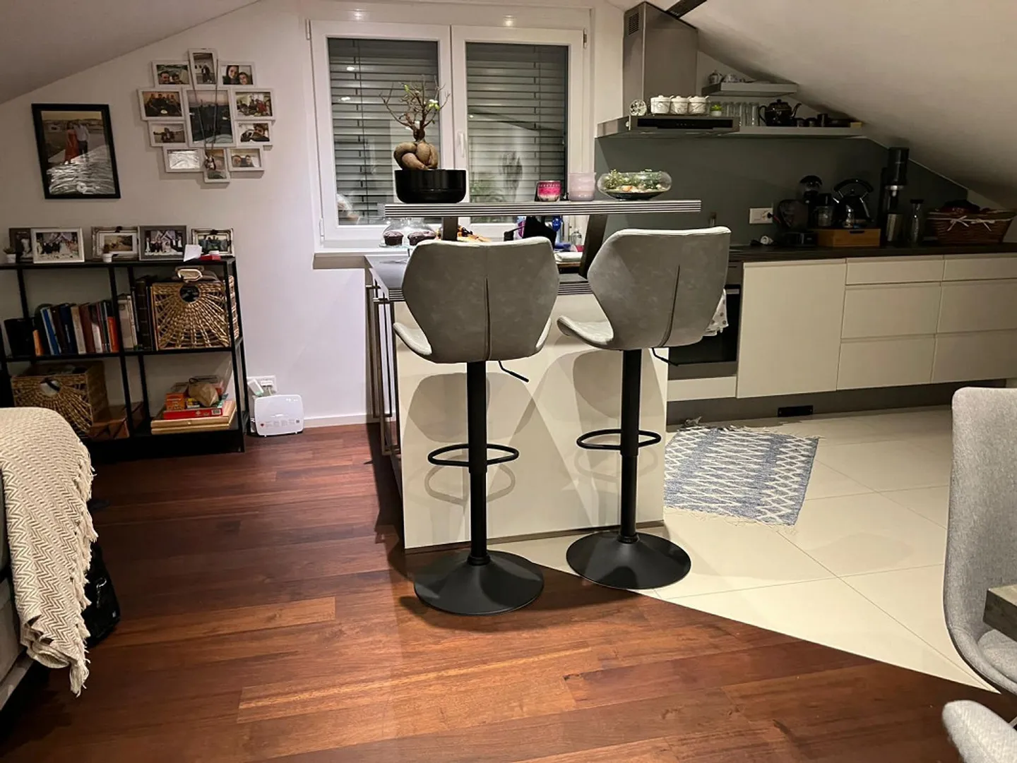 Bellissimo appartamento mansardato in affitto - Foto 3 di 9