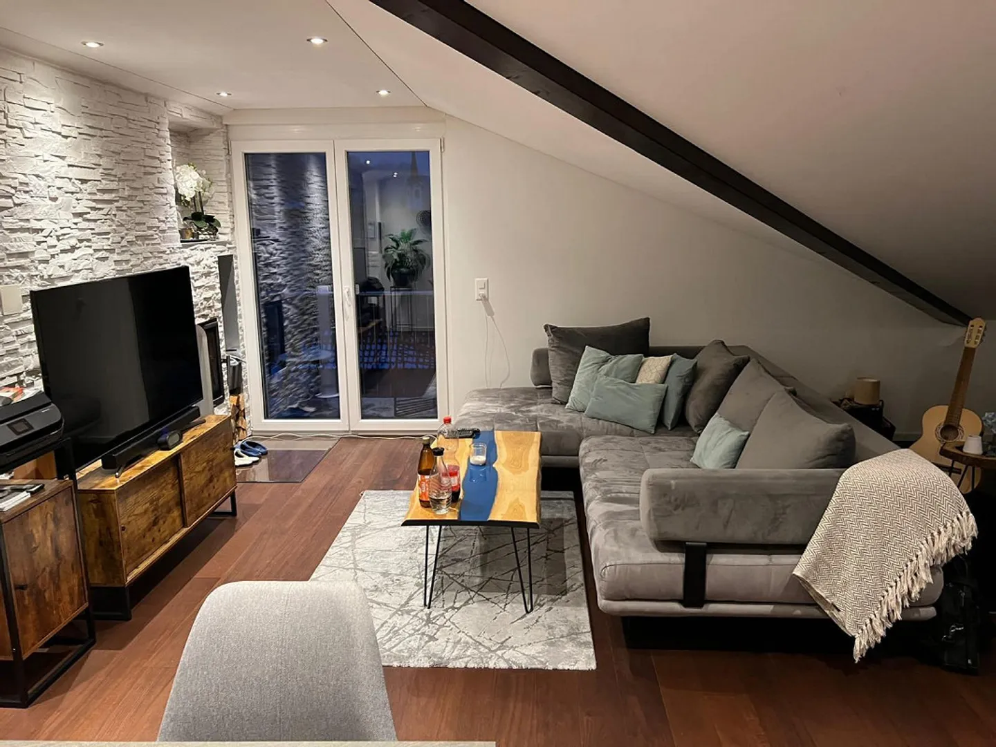 Bellissimo appartamento mansardato in affitto - Foto 4 di 9