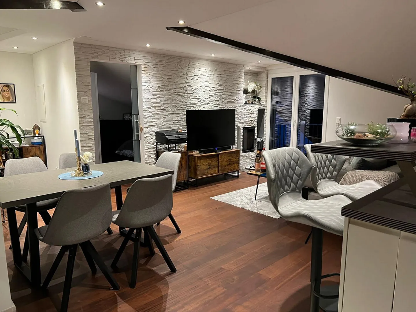 Bellissimo appartamento mansardato in affitto - Foto 1 di 9