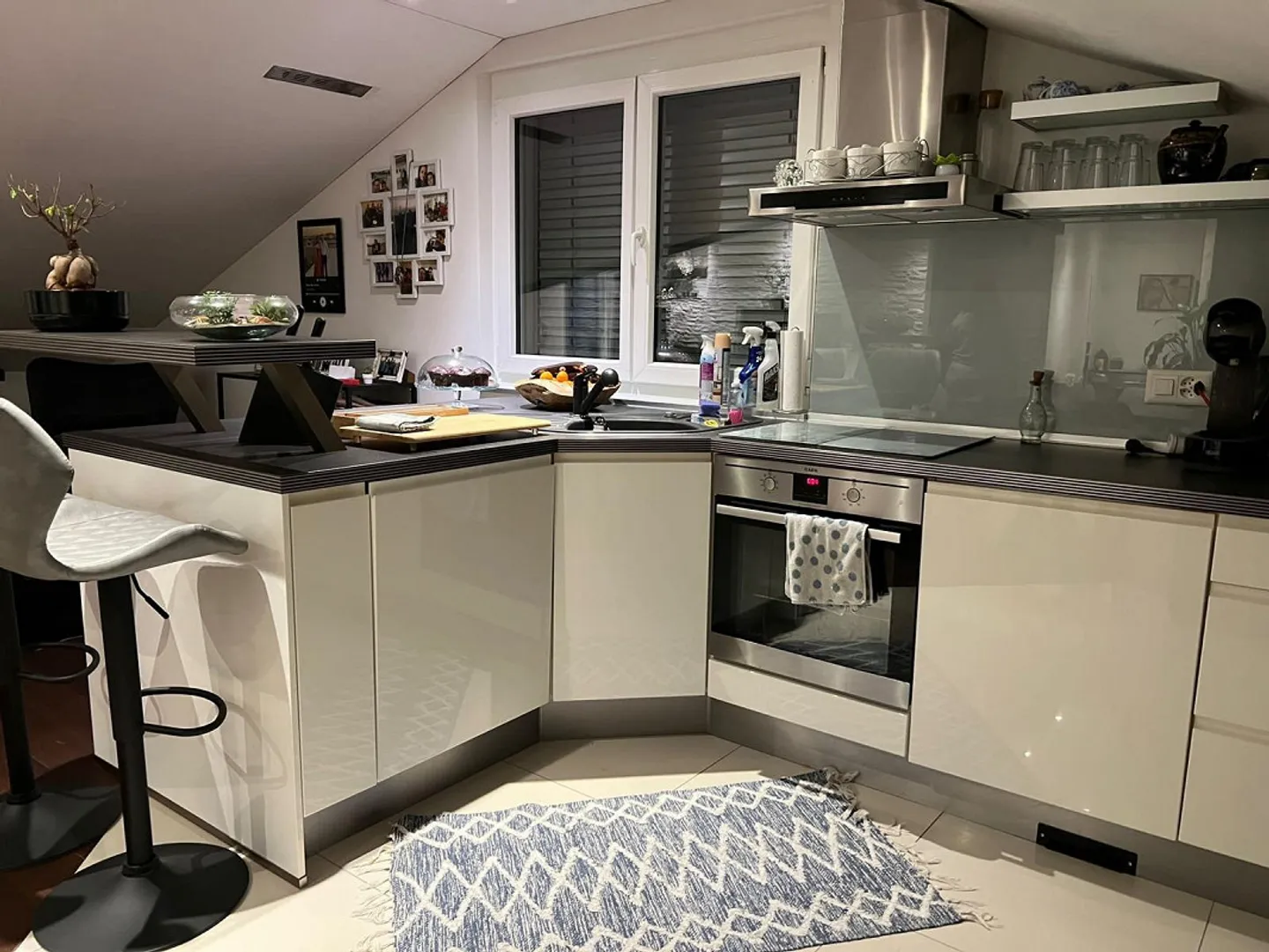 Bellissimo appartamento mansardato in affitto - Foto 2 di 9