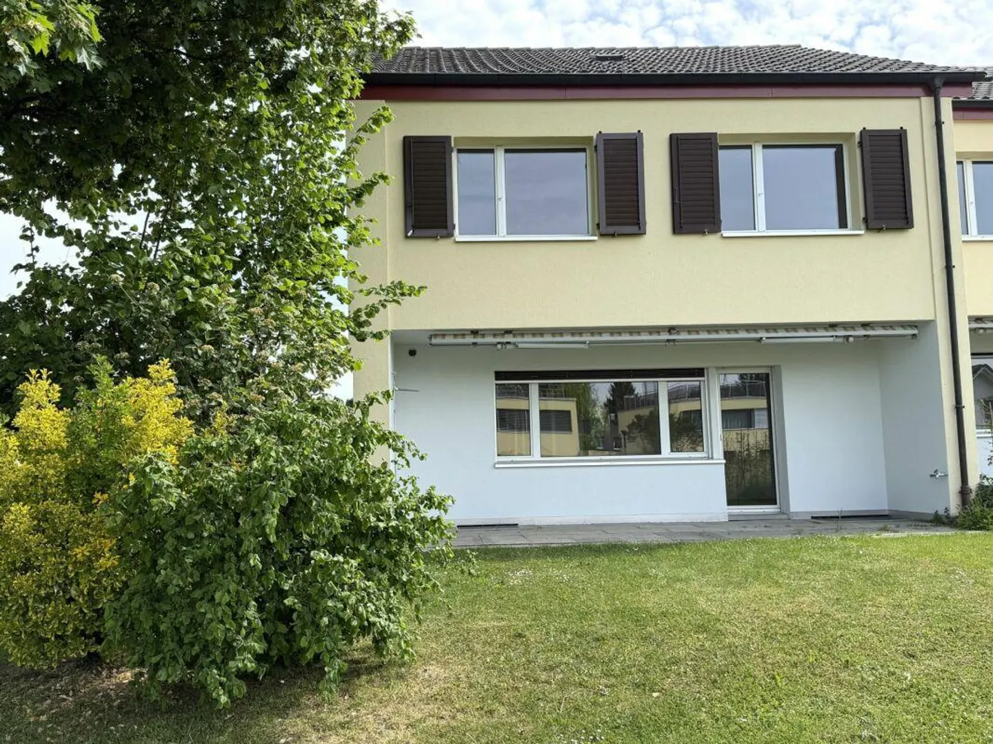 Ihr neues Zuhause in Buchs-charmantes Reihen- Eckhaus an zentraler ... - Foto 1 di 13