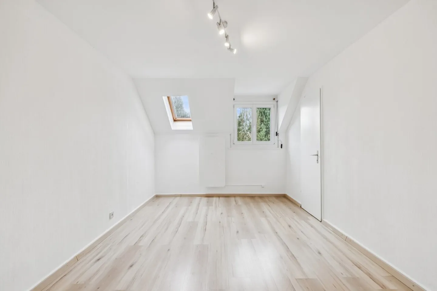 Renovated family villa in Commugny with independent guest studio - Photo 8 of 11