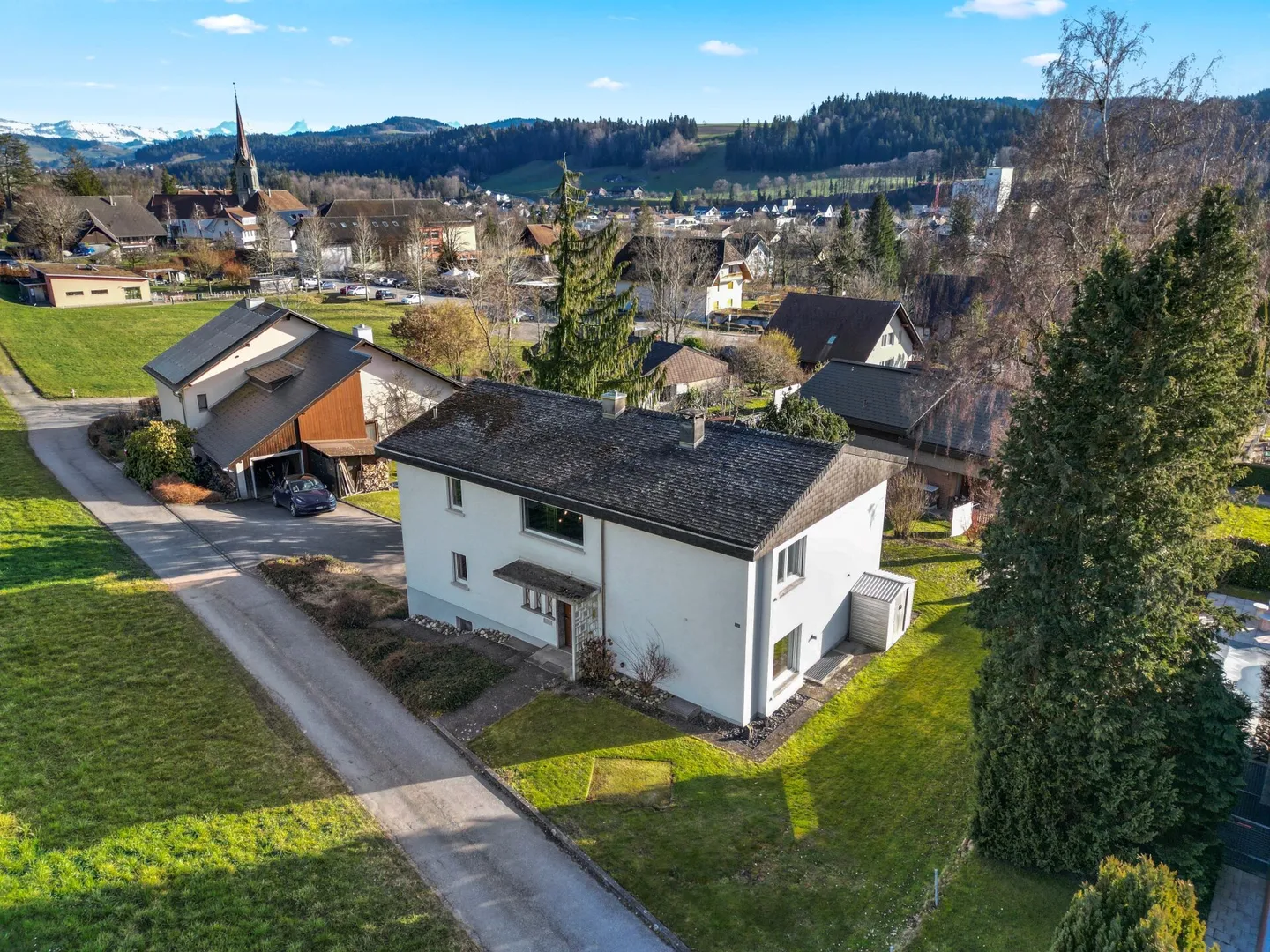 Attractive Detached Single-Family House - Photo 1 of 30