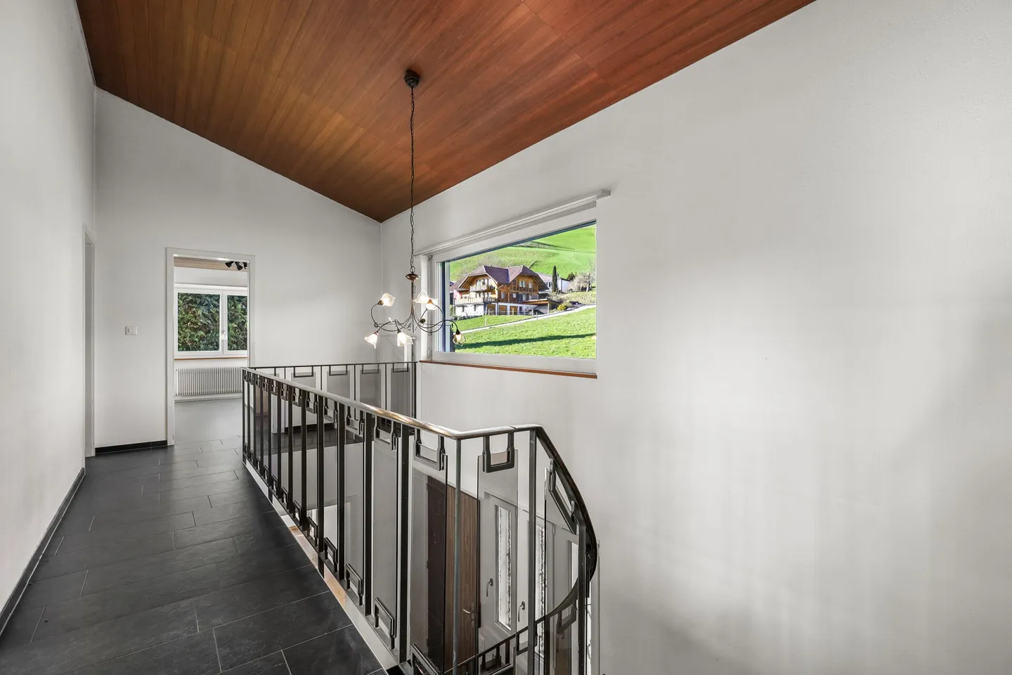 Attractive Detached Single-Family House - Photo 12 of 30