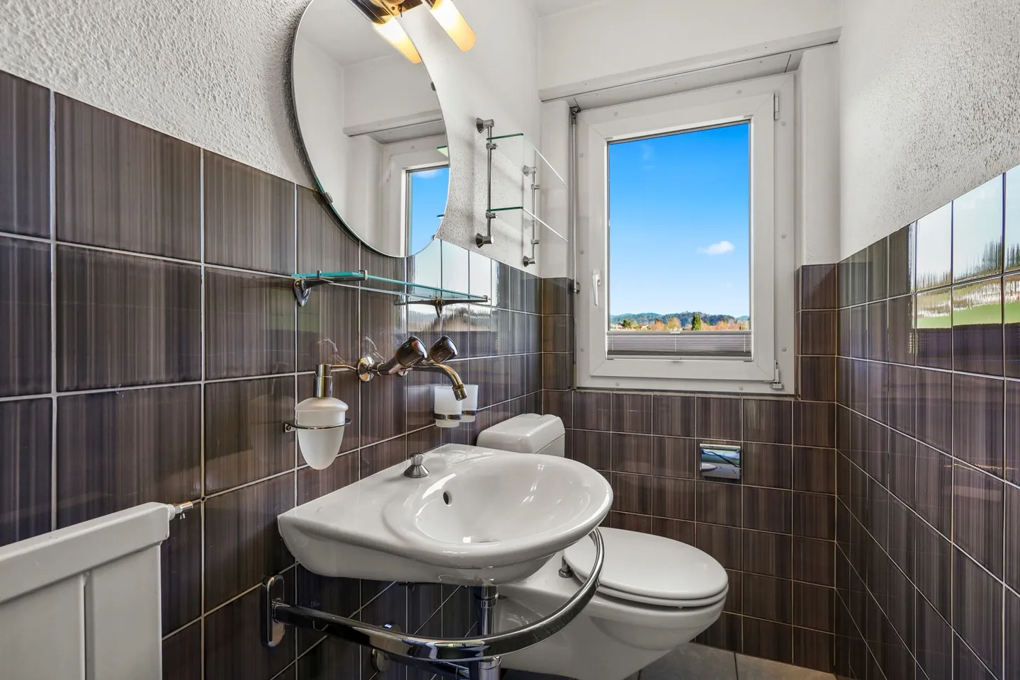 Attractive Detached Single-Family House - Photo 19 of 30