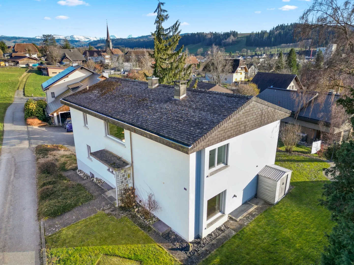 Attractive Detached Single-Family House - Photo 22 of 30