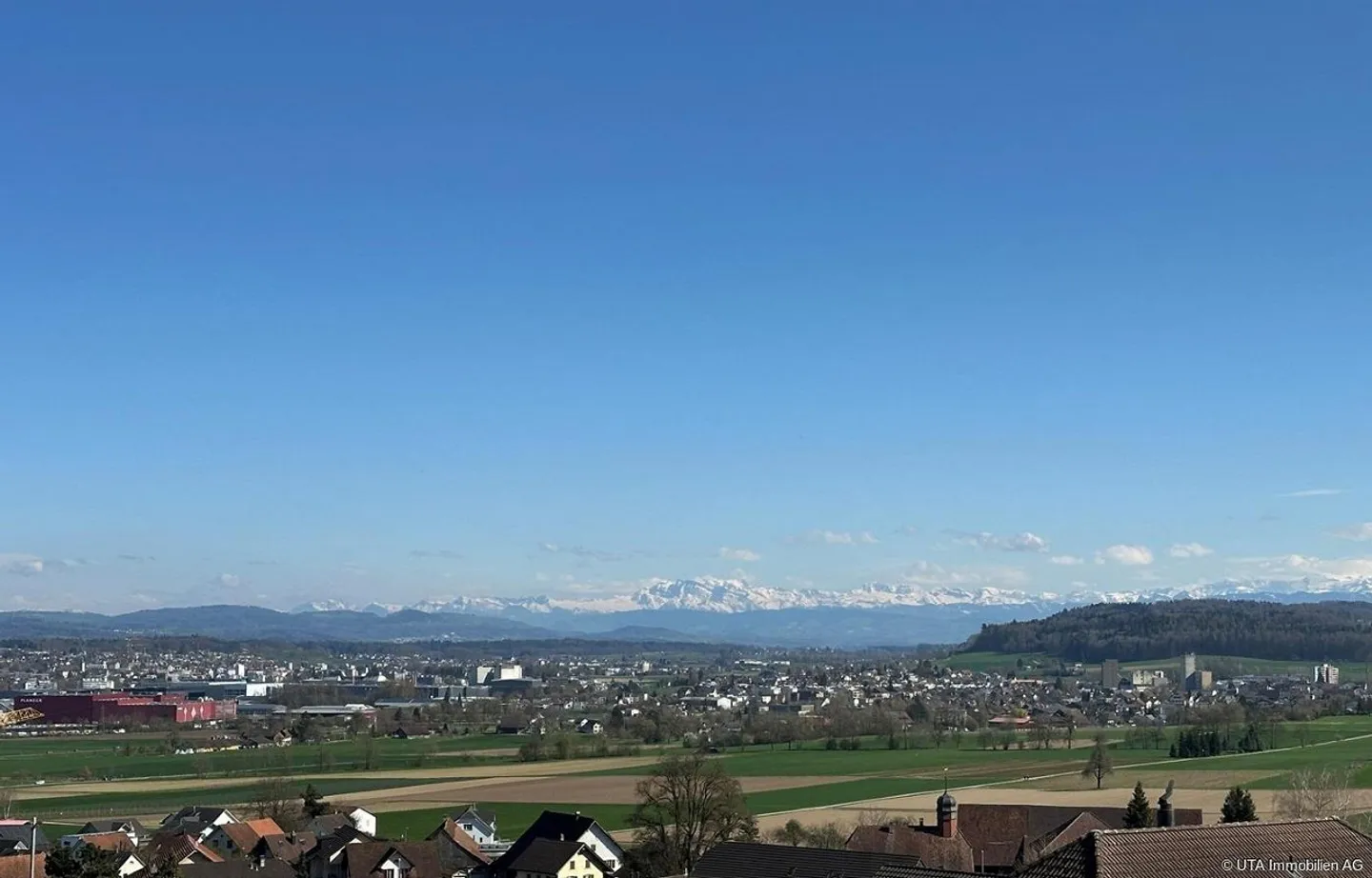 Exclusive Living Experience with a View - Photo 4 of 11