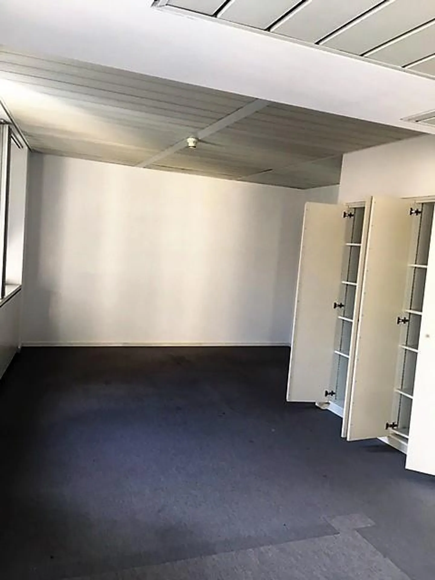 CHIASSO, OFFICE BUILDING FOR RENT - CHIASSO CORSO SAN GOTTARDO AREA - Photo 19 of 22