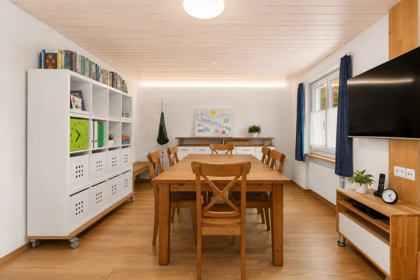 Charming, modernized semi-detached family house with plenty of greenery - Photo 5 of 11