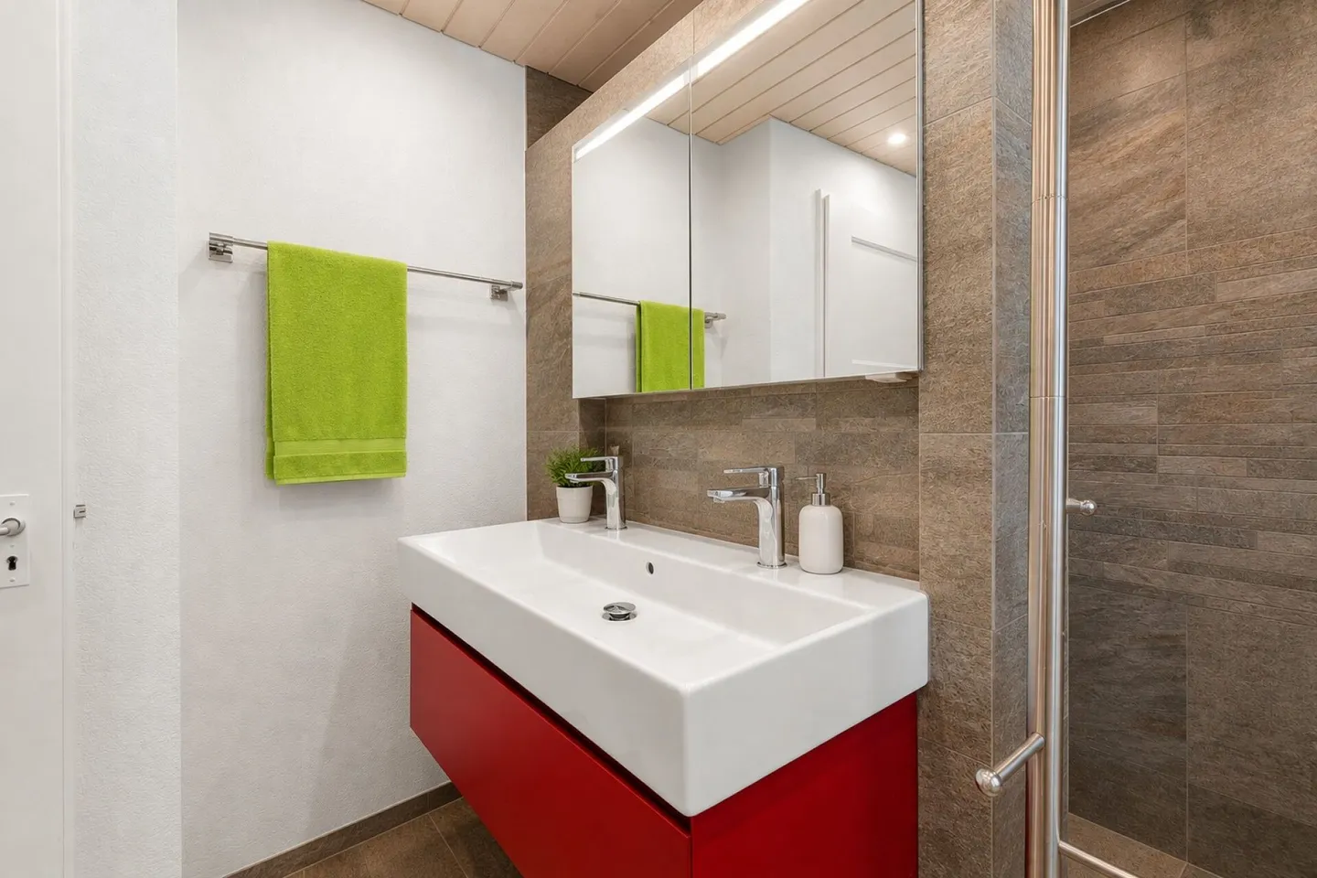 Charming, modernized semi-detached family house with plenty of greenery - Photo 6 of 11