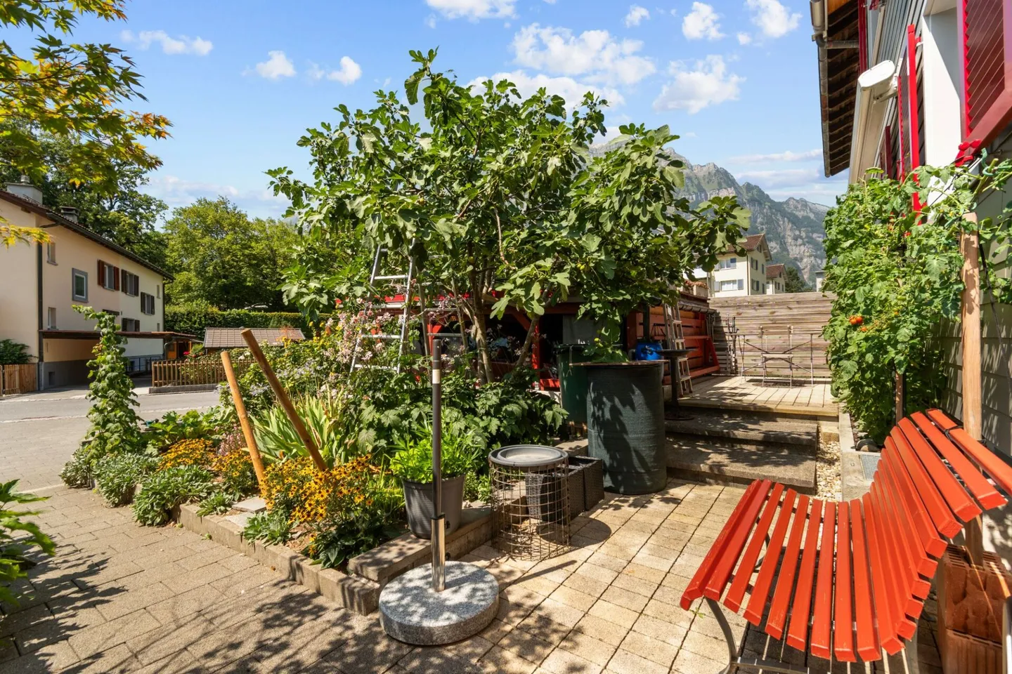 Charming, modernized semi-detached family house with plenty of greenery - Photo 10 of 11