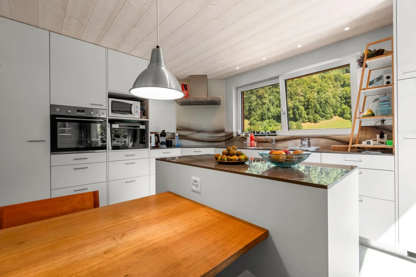 Charming, modernized semi-detached family house with plenty of greenery - Photo 3 of 11