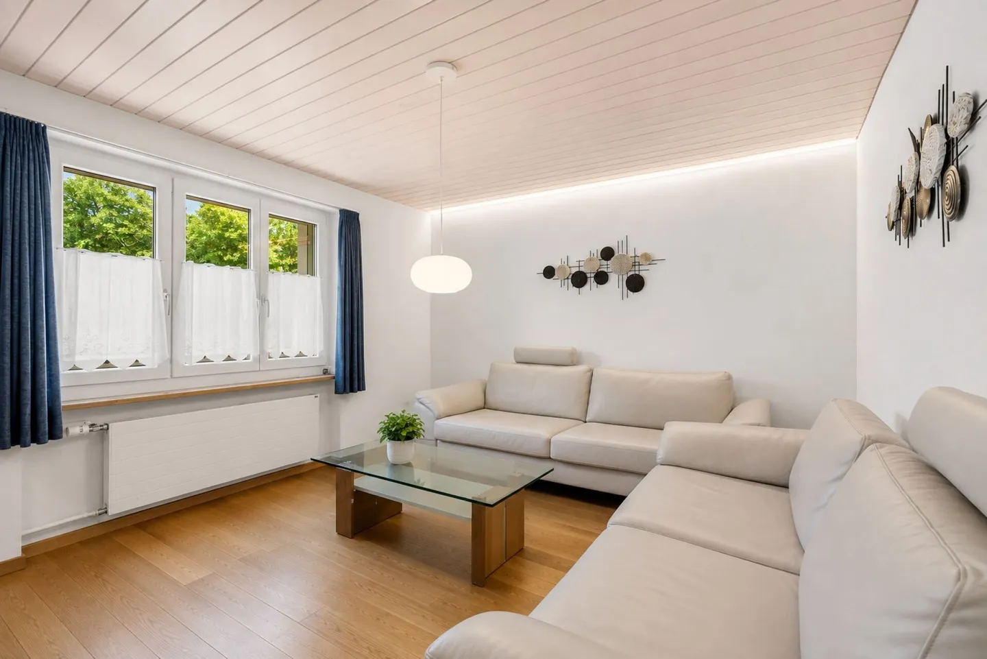 Charming, modernized semi-detached family house with plenty of greenery - Photo 4 of 11