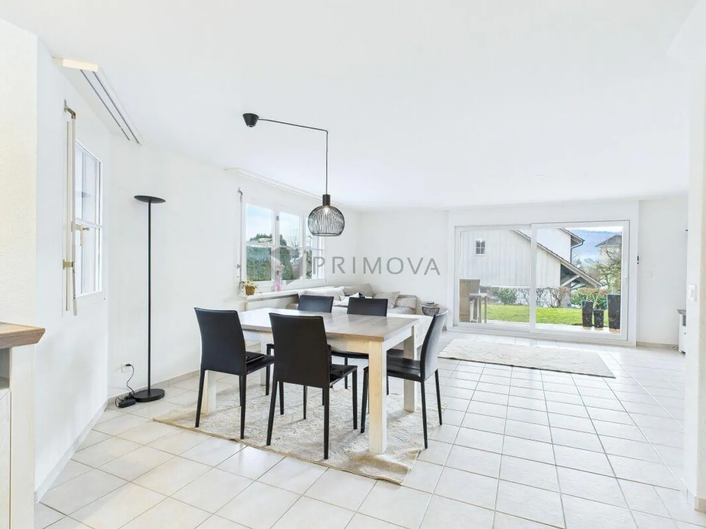 Casa bifamiliare adatta alle famiglie con vista panoramica e vicinanza alla natura - Foto 2 di 8