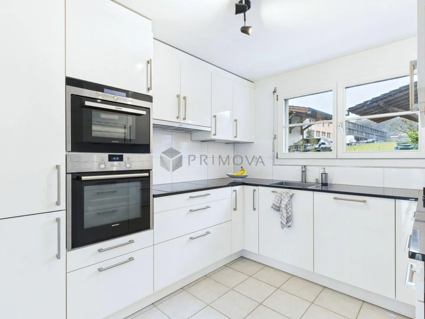 Casa bifamiliare adatta alle famiglie con vista panoramica e vicinanza alla natura - Foto 3 di 8