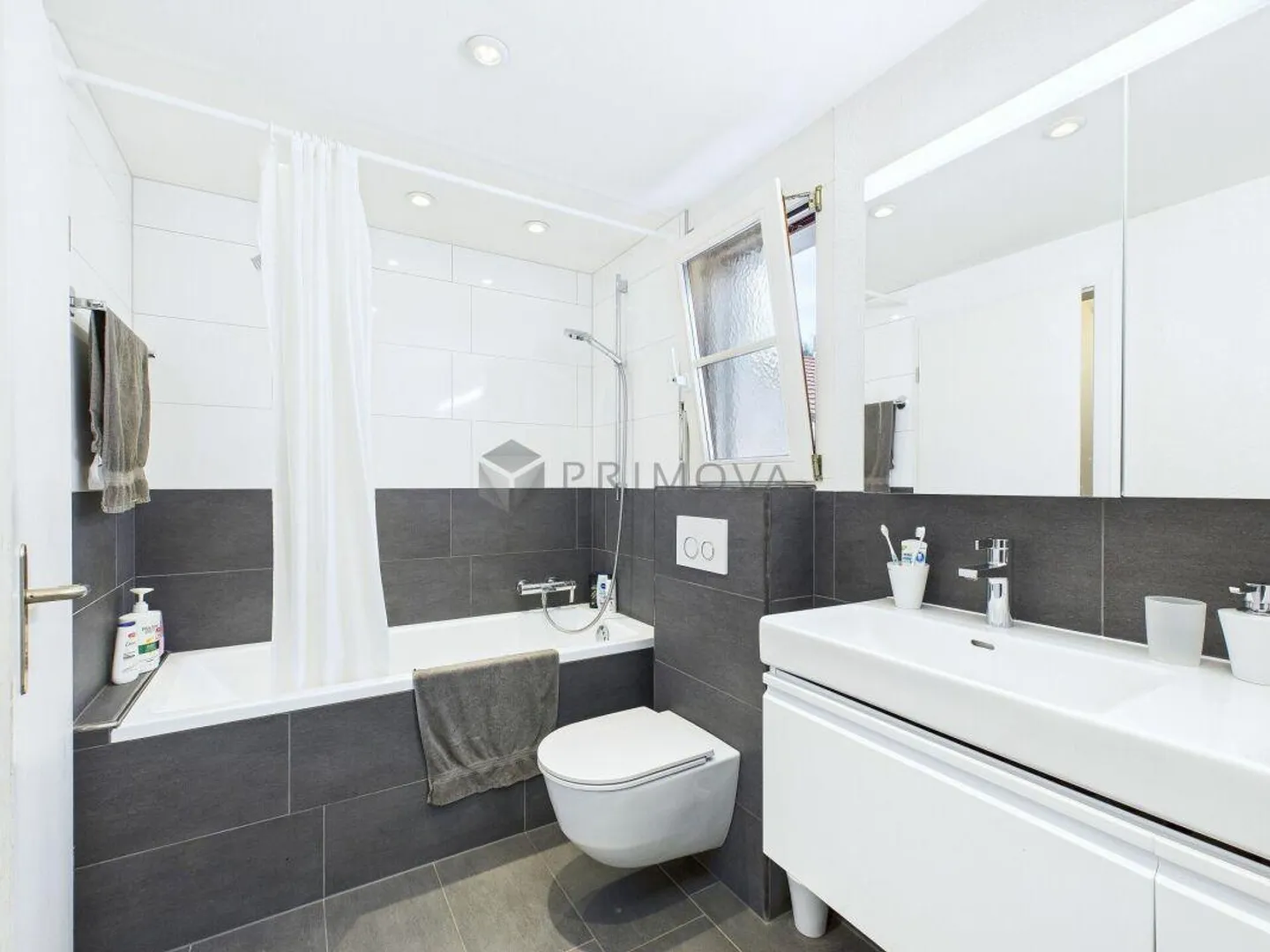 Casa bifamiliare adatta alle famiglie con vista panoramica e vicinanza alla natura - Foto 7 di 8