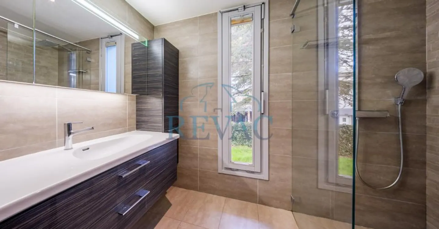 Exceptional villa in Conches with vast development potential - Photo 4 of 6